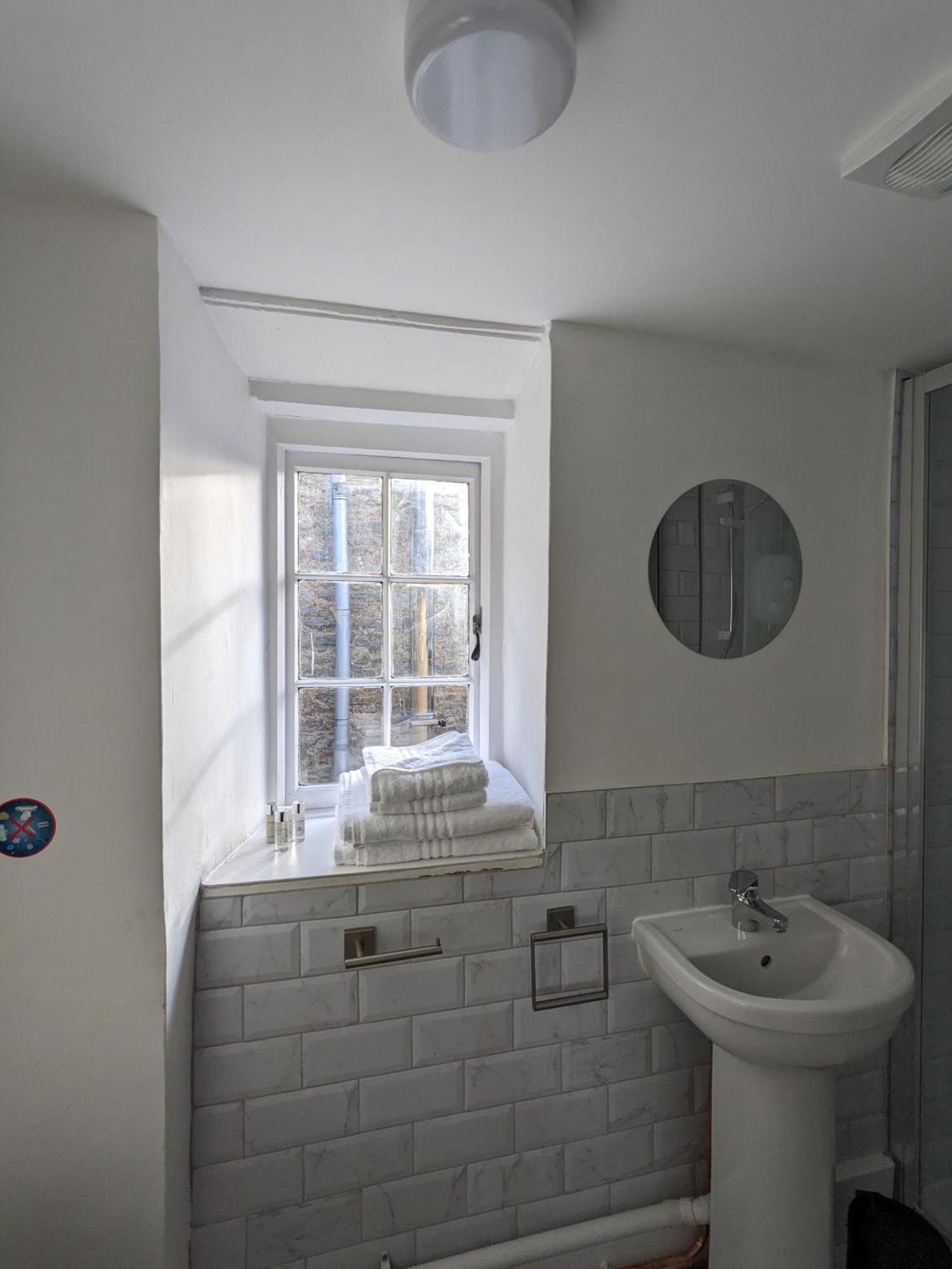 Cowpers Oak Bed & Breakfast Olney Room photo
